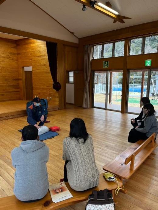 ひらだにこども園応急手当講習様子