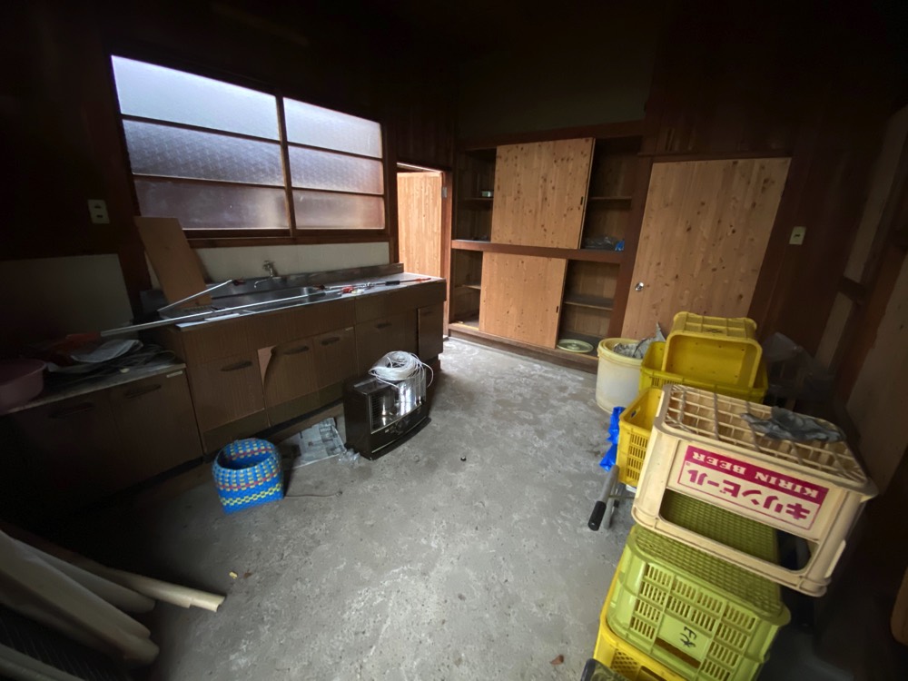物件1の土間造りの台所の写真