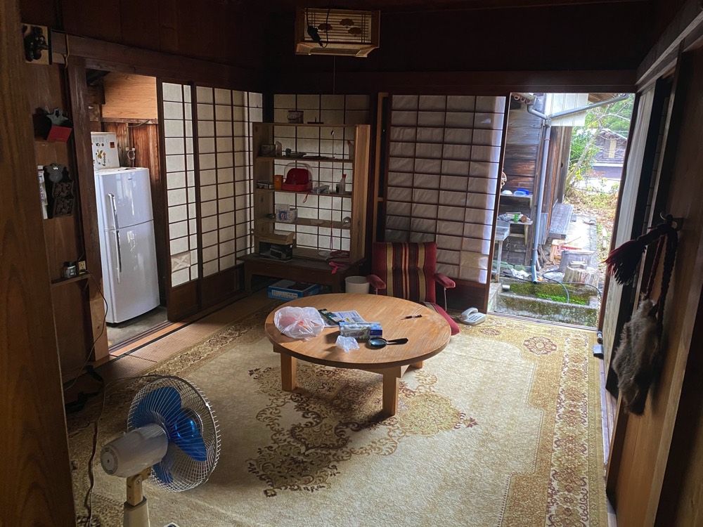 物件2の和室造りの居間の写真