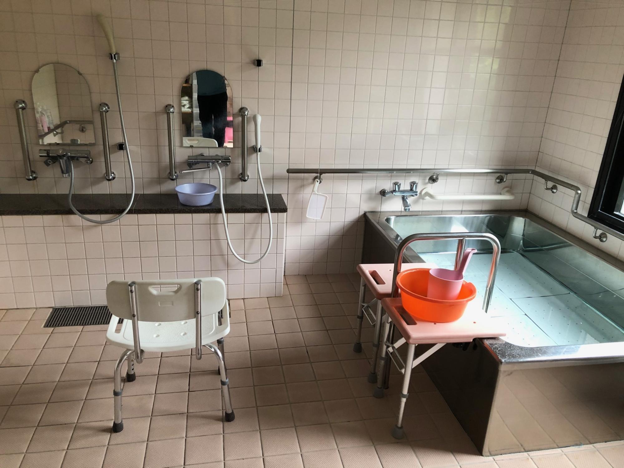 デイケアセンターの風呂の内観の写真