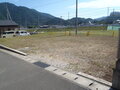 晴れ晴れとした空と、山が映っている区画1南川312-6の写真