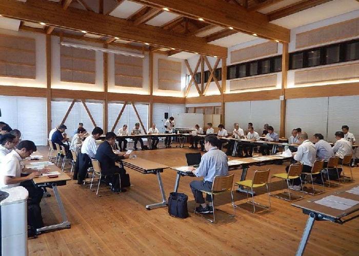 那賀町地域脱炭素検討委員会の様子