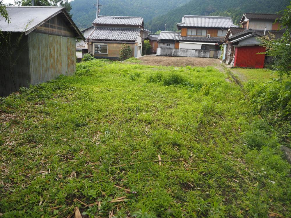 1-46宅地横に隣接する畑の写真