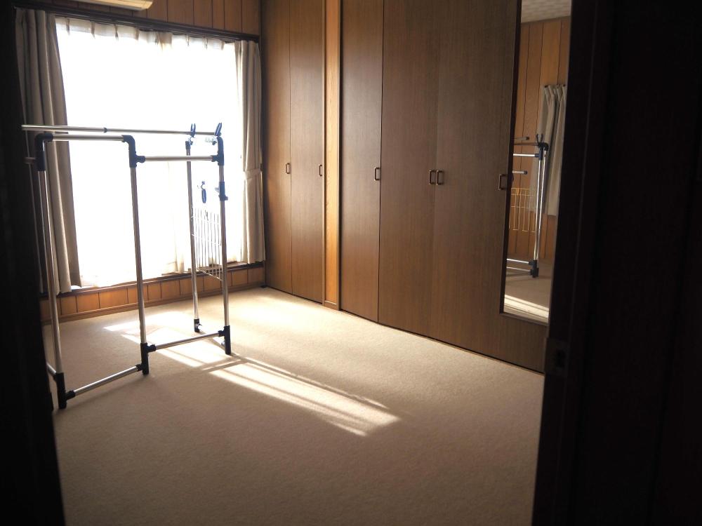 2階のクローゼット付きの洋室