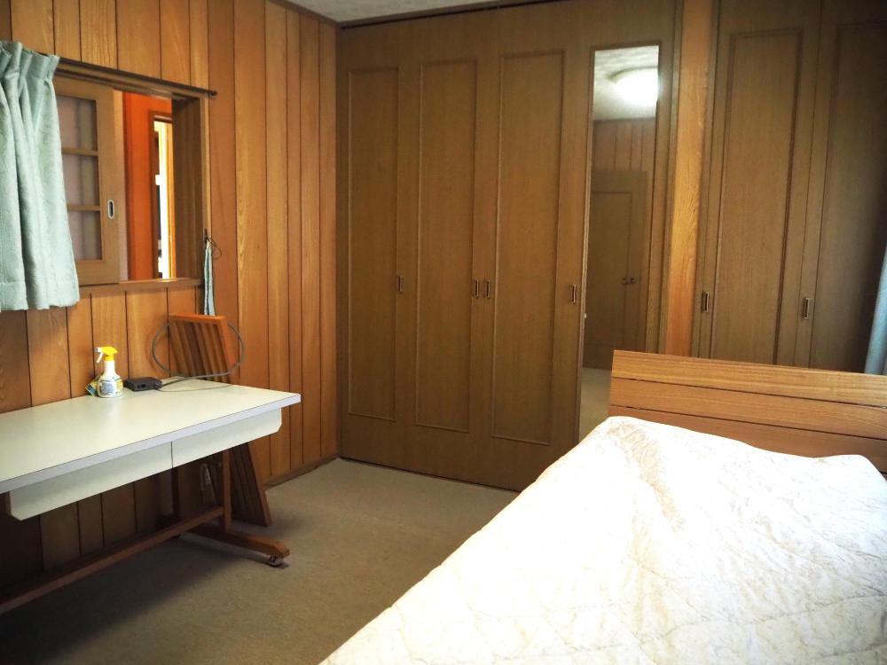 ベットが置かれた洋室