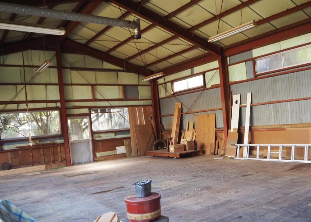 広い板張りの作業スペース