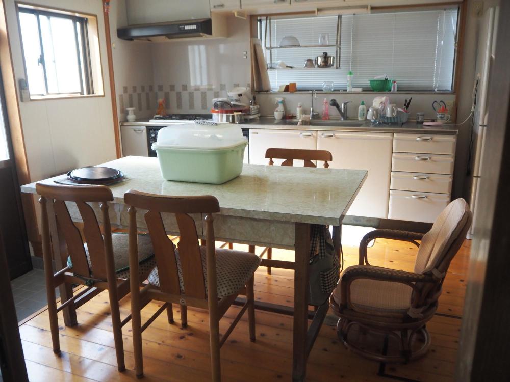 1階フローリングのキッチンの写真