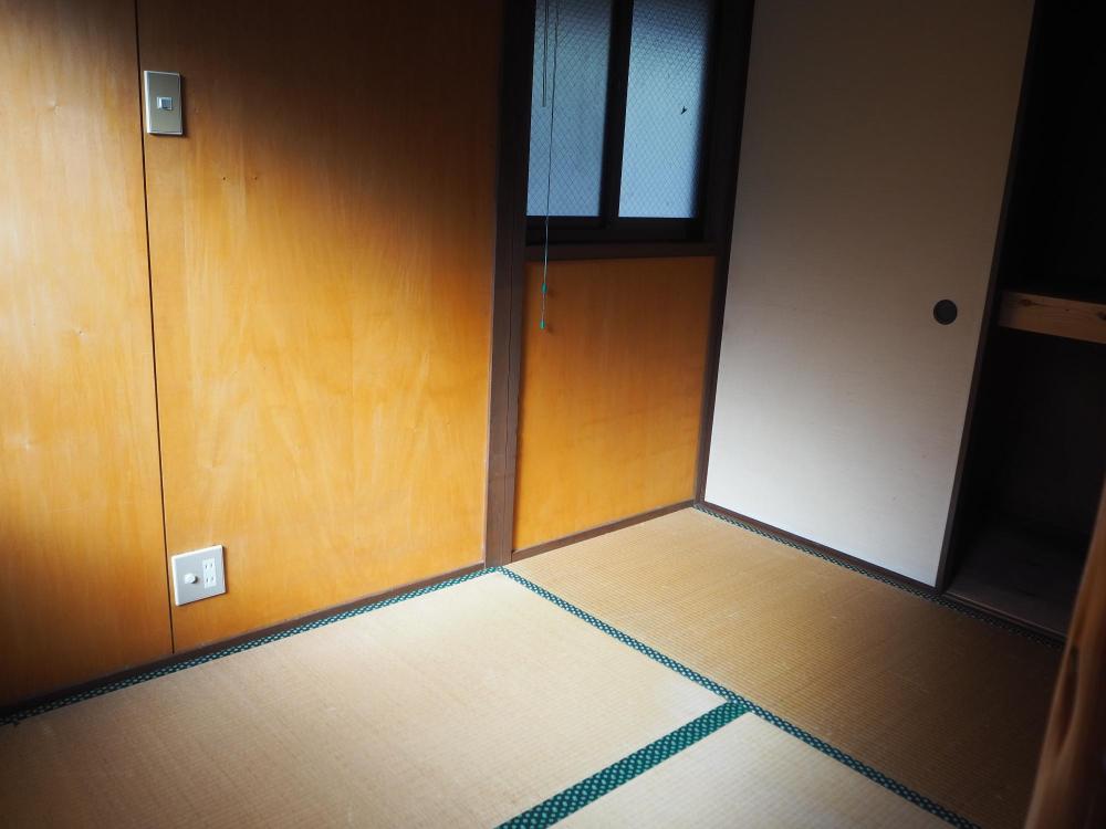 階段上ロフト畳3畳の部屋の写真