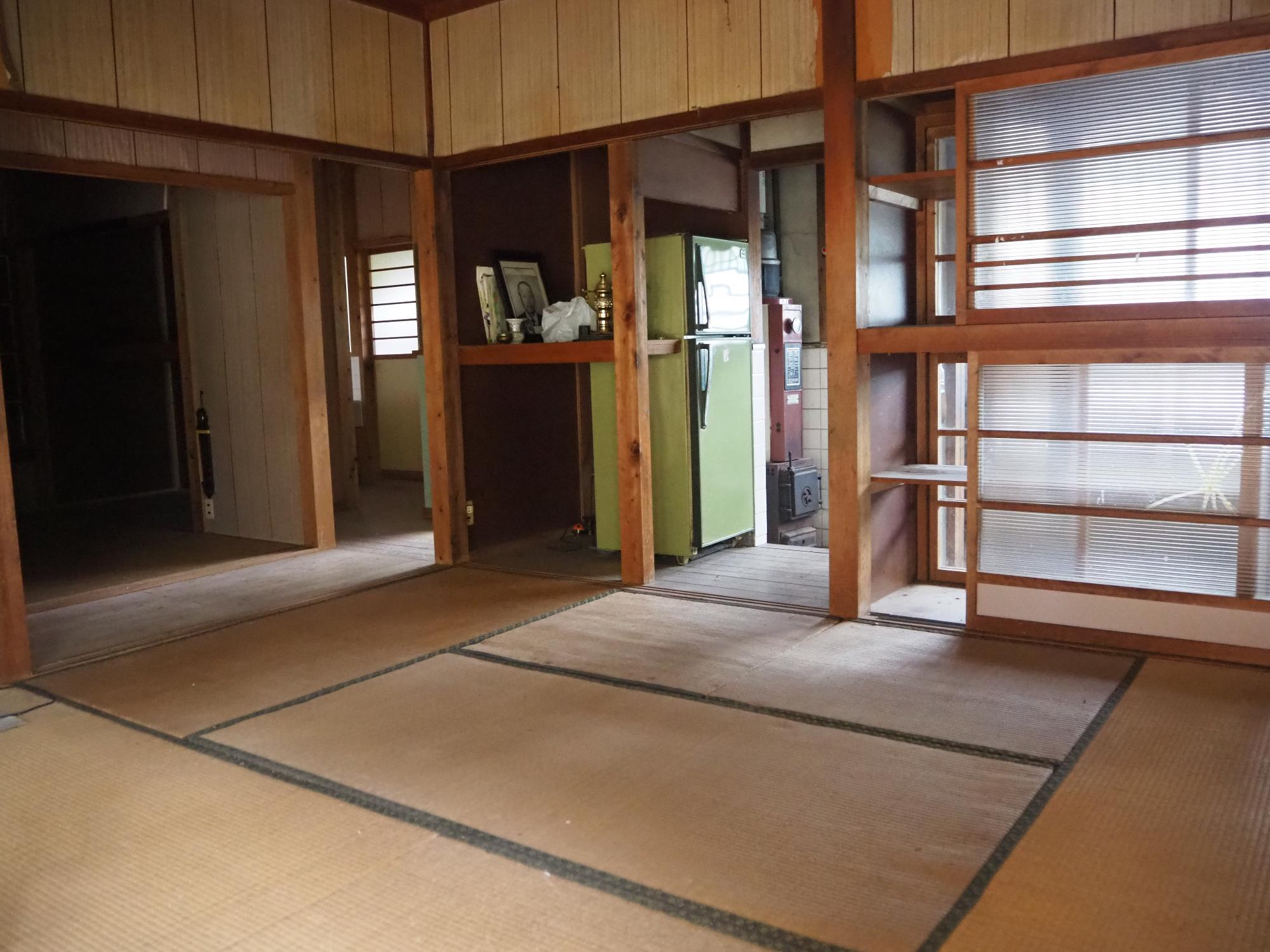 平屋造りの和室の部屋の写真