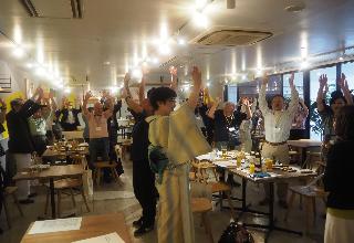 令和6年度関東ふるさと会の交流会の万歳三唱